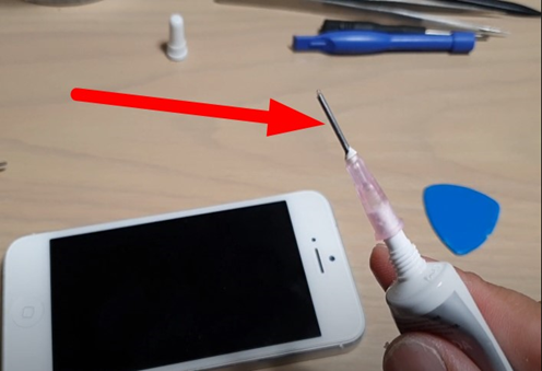 Rubber glue with the needle